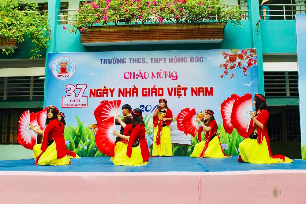 Trường Hồng Đức mừng ngày lễ Nhà Giáo Việt Nam 20-11
